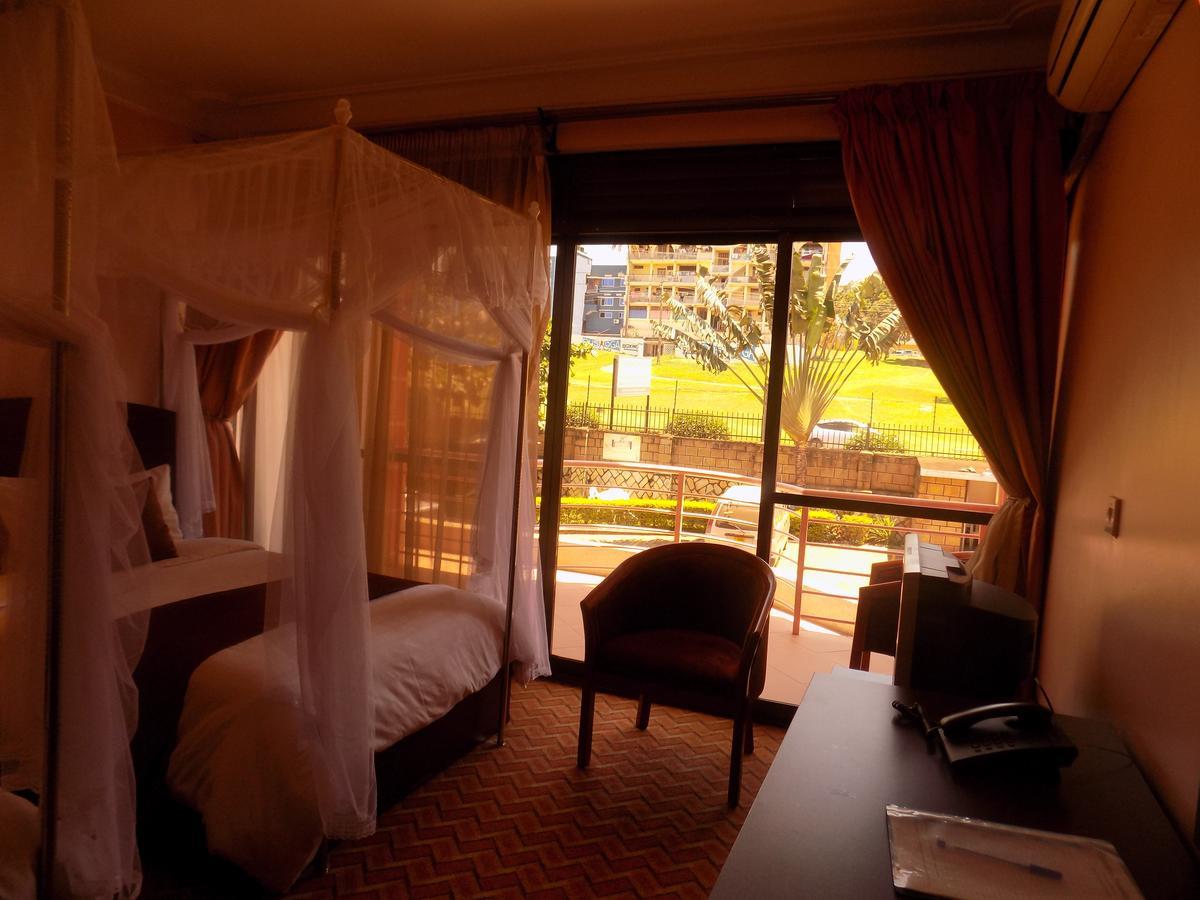 Entebbe Traveller'S Hotel Εξωτερικό φωτογραφία