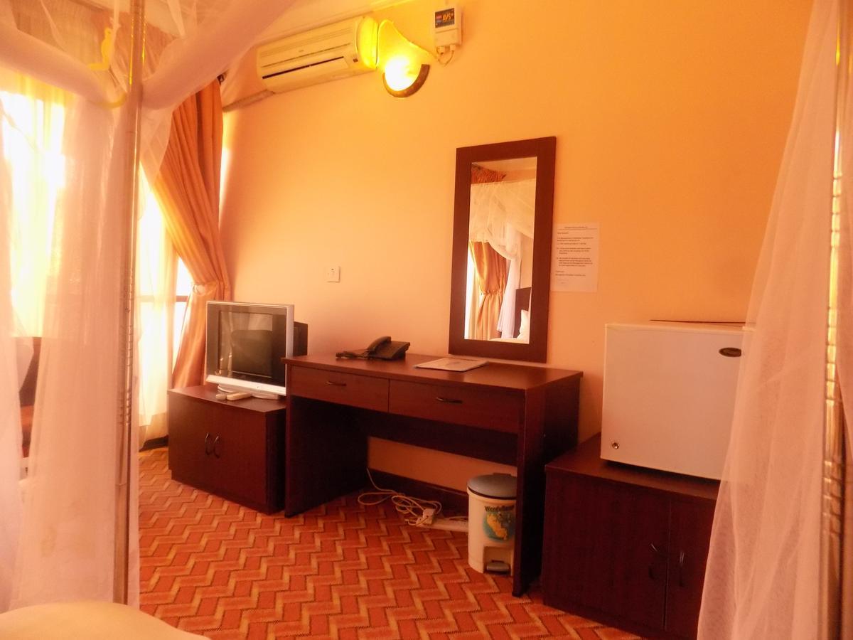 Entebbe Traveller'S Hotel Εξωτερικό φωτογραφία