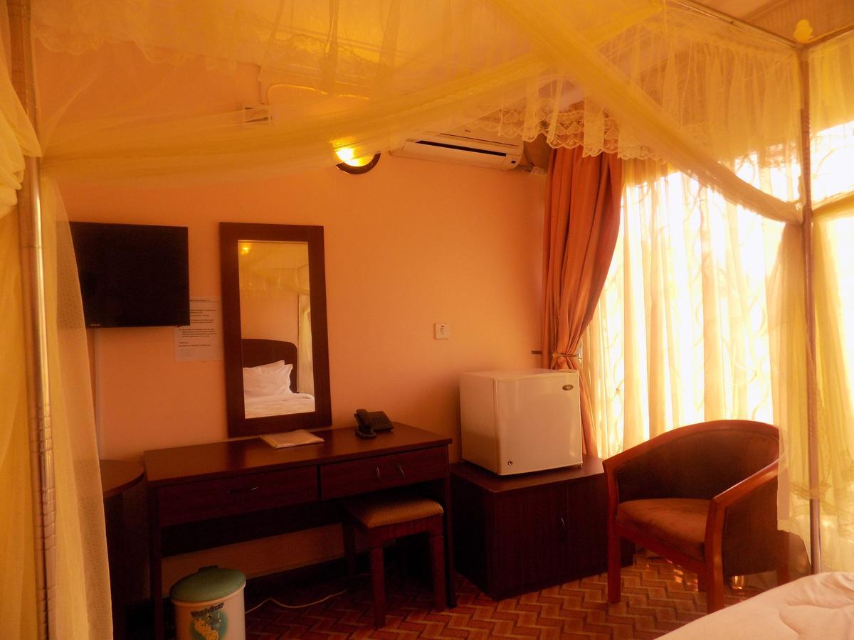 Entebbe Traveller'S Hotel Εξωτερικό φωτογραφία