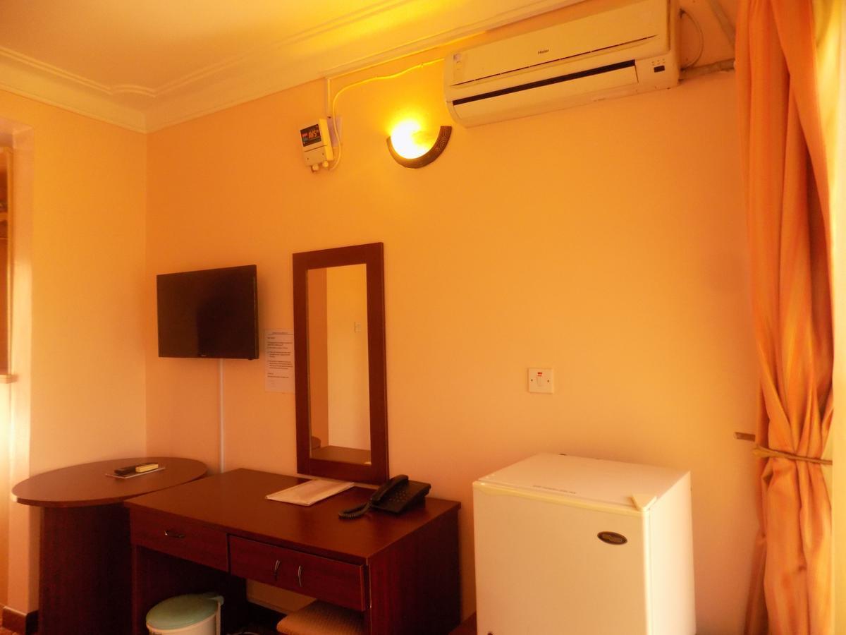 Entebbe Traveller'S Hotel Εξωτερικό φωτογραφία
