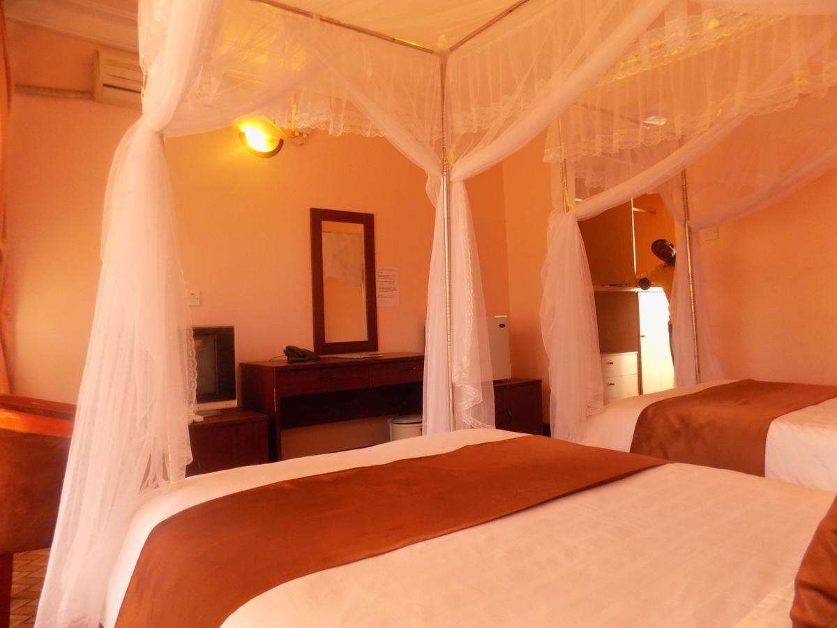 Entebbe Traveller'S Hotel Εξωτερικό φωτογραφία