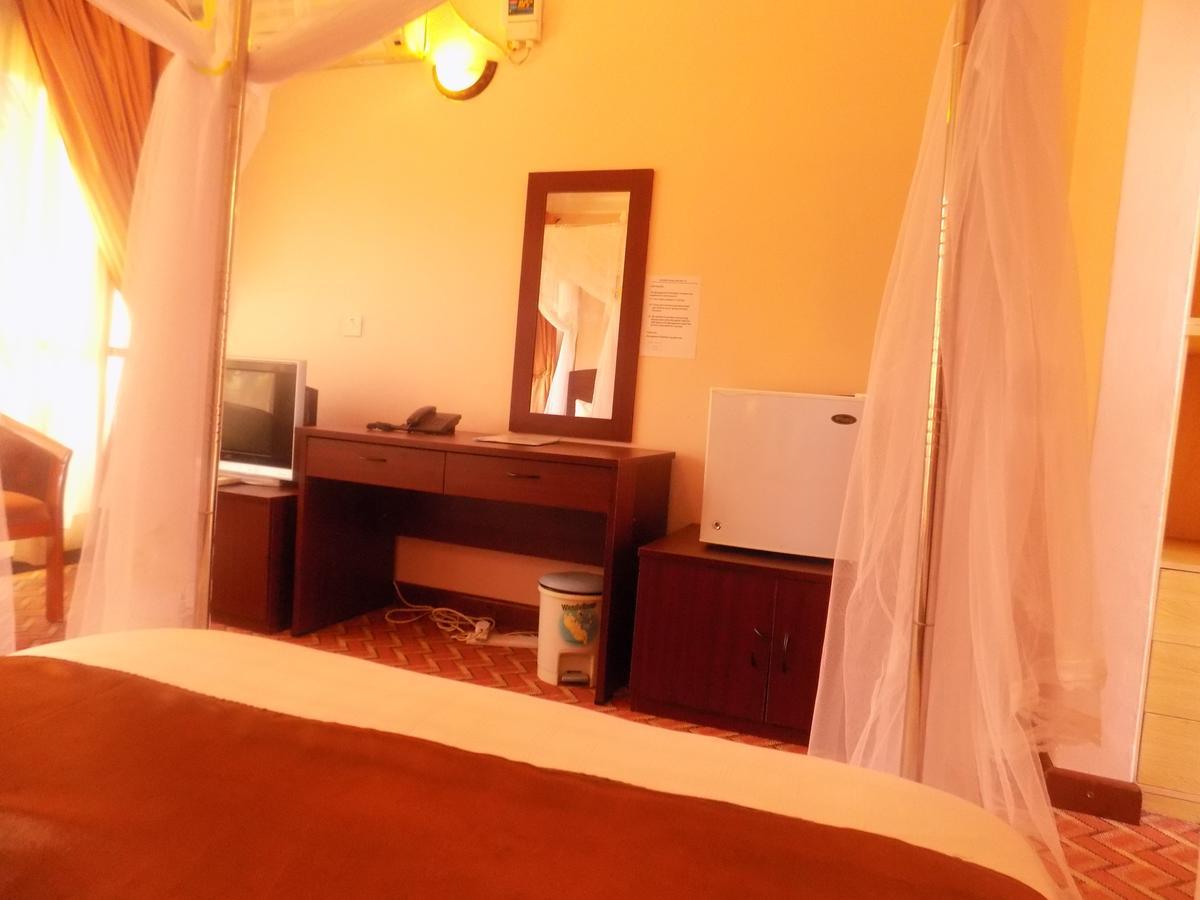 Entebbe Traveller'S Hotel Εξωτερικό φωτογραφία