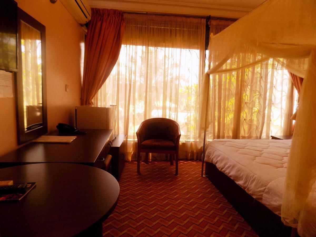 Entebbe Traveller'S Hotel Εξωτερικό φωτογραφία