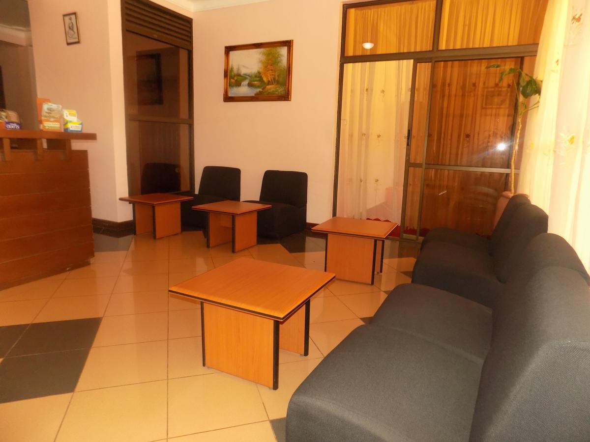 Entebbe Traveller'S Hotel Εξωτερικό φωτογραφία