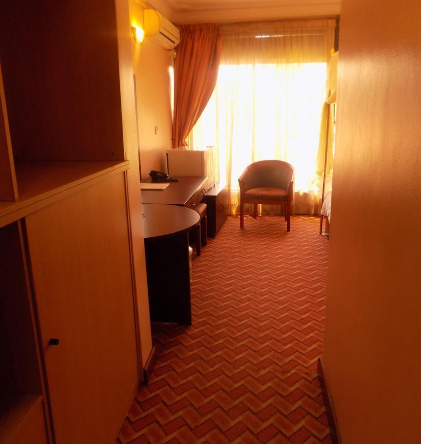 Entebbe Traveller'S Hotel Εξωτερικό φωτογραφία