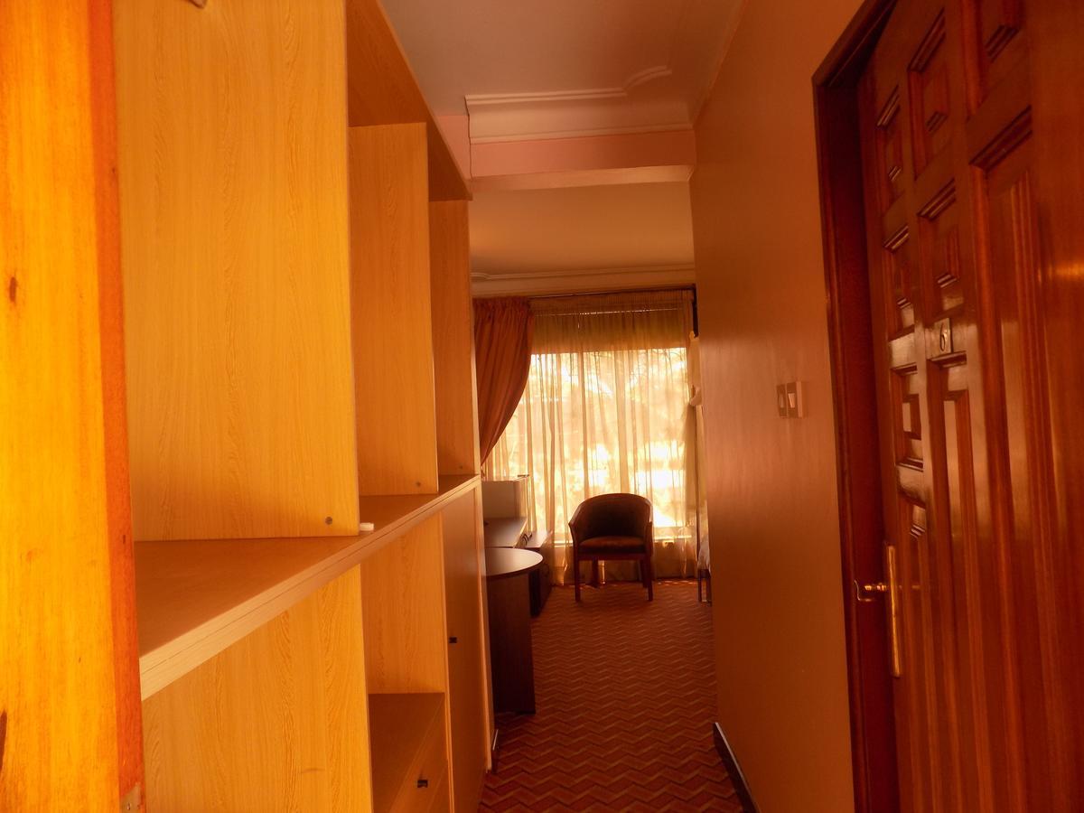 Entebbe Traveller'S Hotel Εξωτερικό φωτογραφία